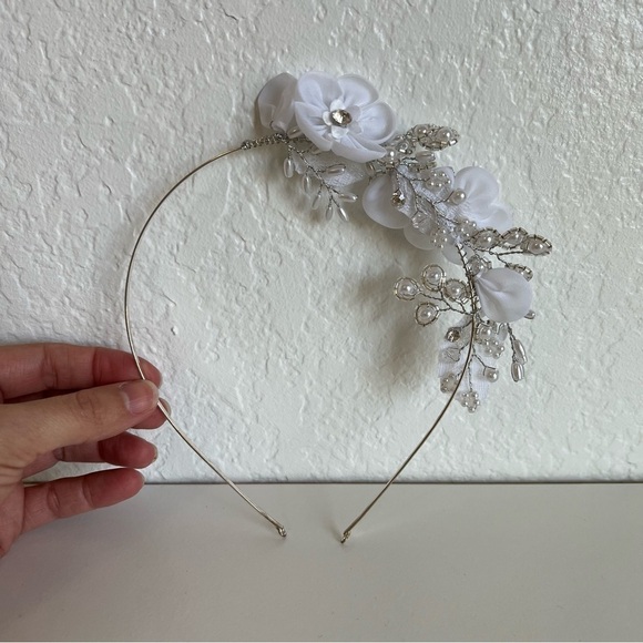 Girls floral jeweled headband hair accessory .  NWOT - Picture 9 of 9